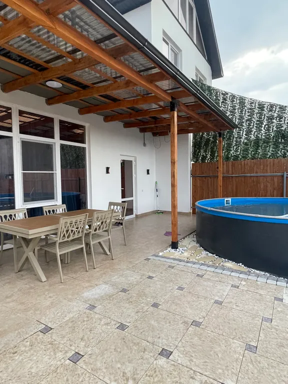 Домик у моря с бассейном