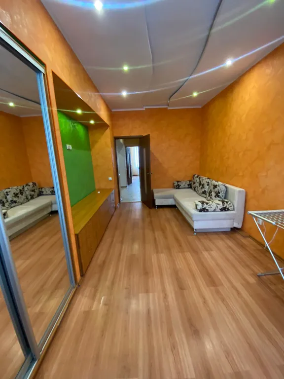 2-комнатная квартира у Лопатинского сада в самом центре