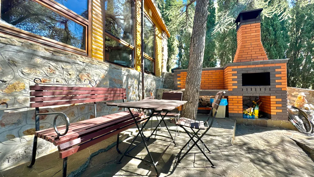 Дом у моря с личным парком, бассейном и сауной