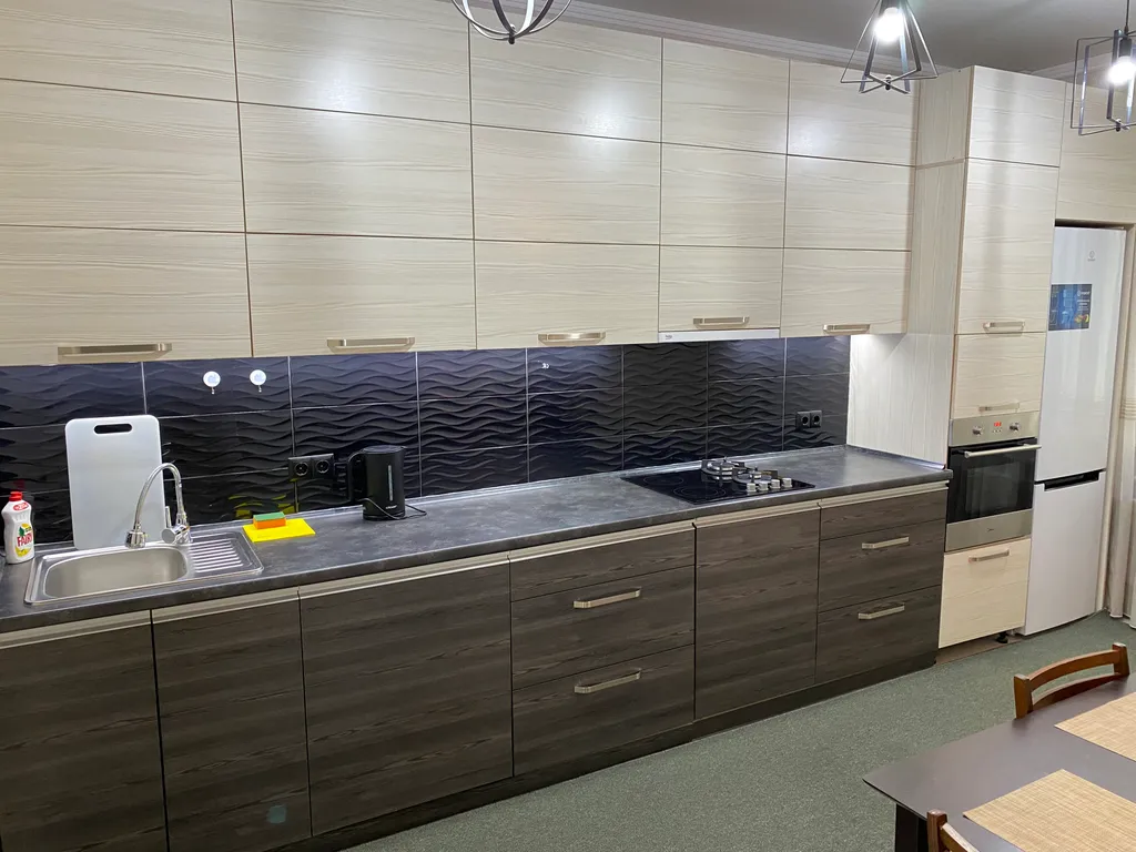 Квартира в центре с видом на Белый дом и горы