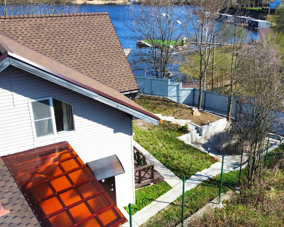 Коттедж с дровяной баней на берегу озера