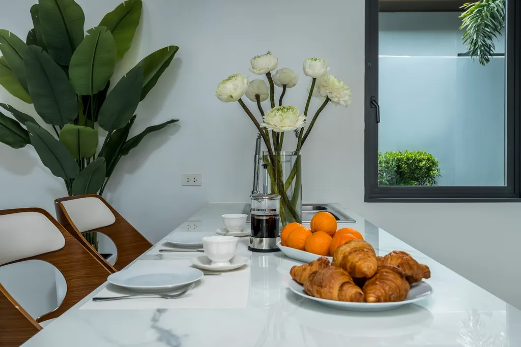 Новая вилла с бассейном, террасой и барбекю зоной, рядом с Боат авеню