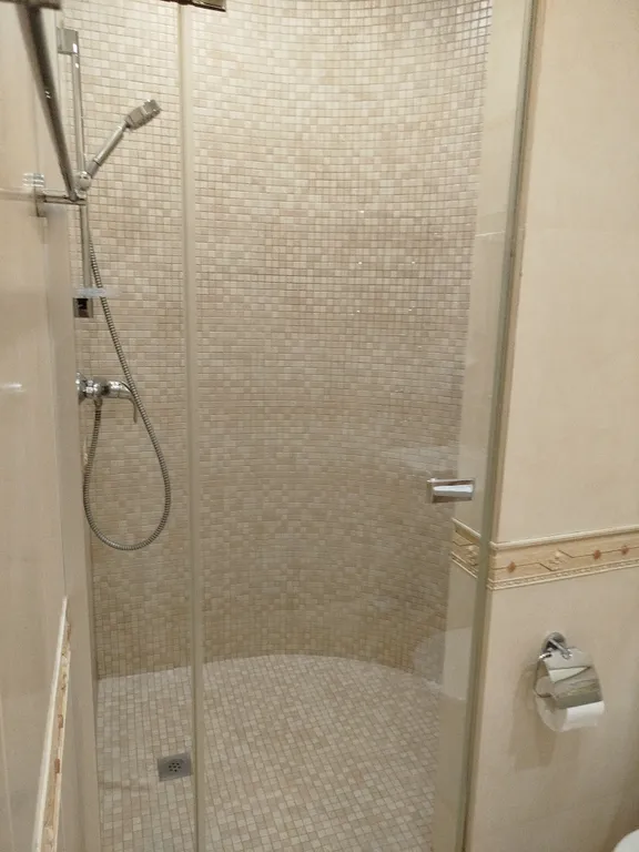 Огромная квартира с бассейном и видом на море