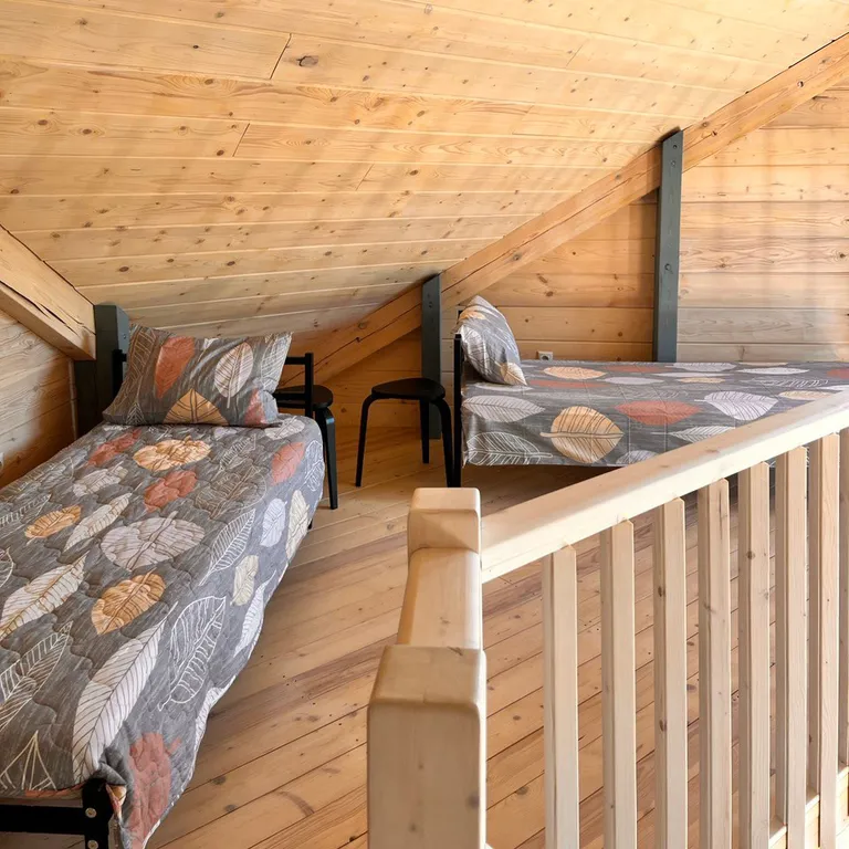 Домик среди деревьев