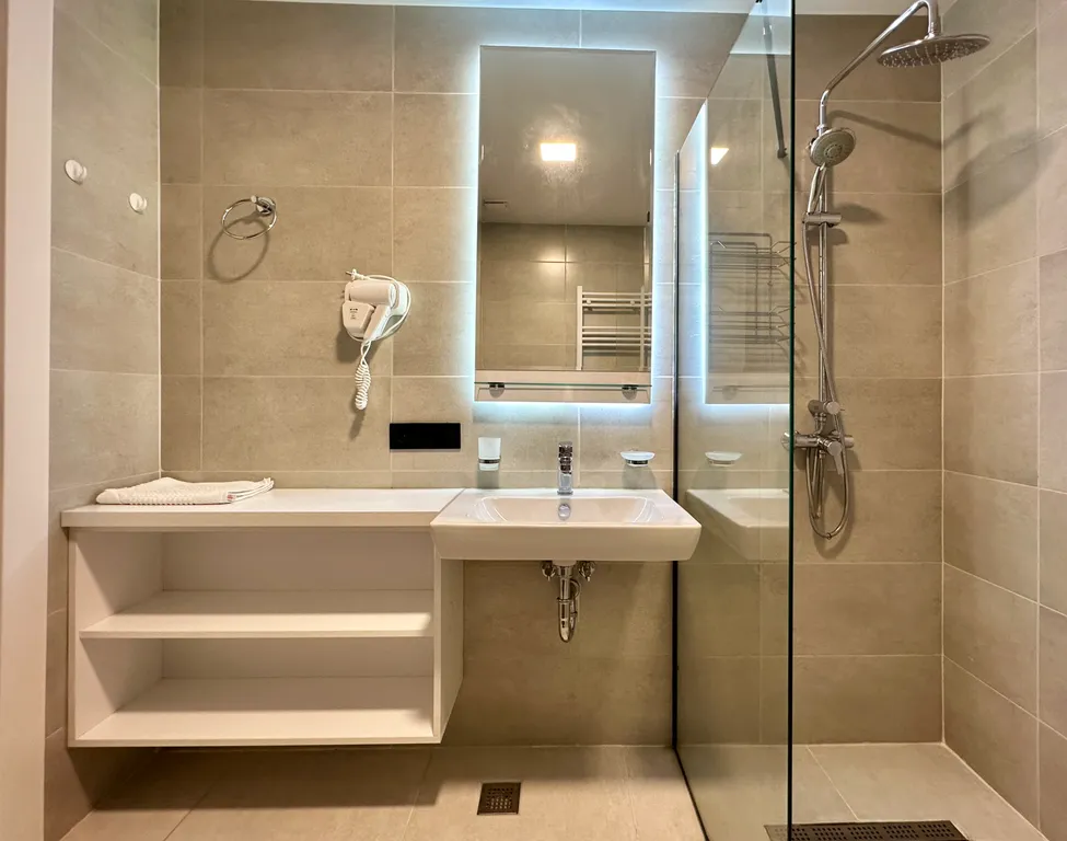 Уютная квартира с бассейном и панорамным видом на море горы и парк