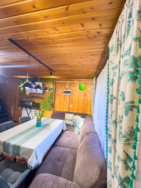 Двухэтажный дом+деревенская баня на дровах