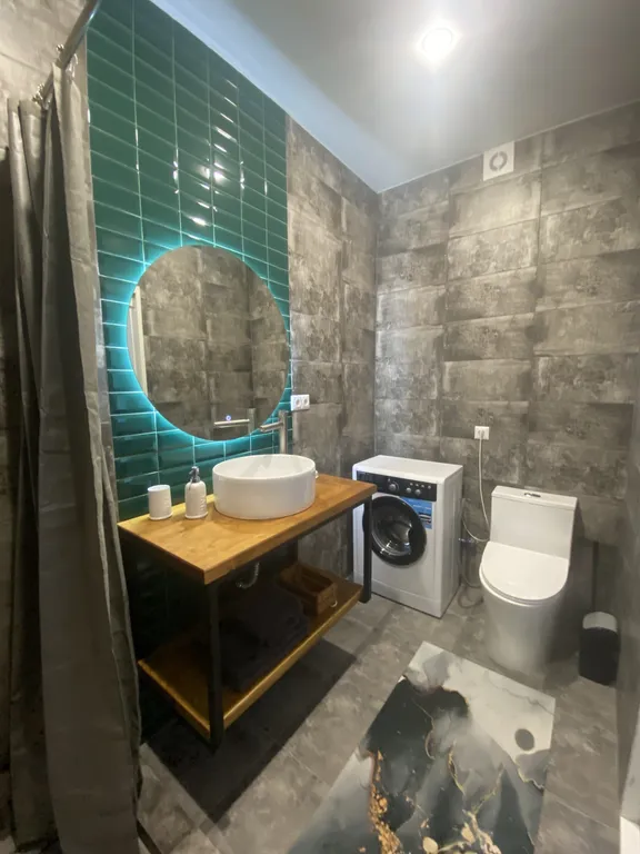 Уютная локация под платаном