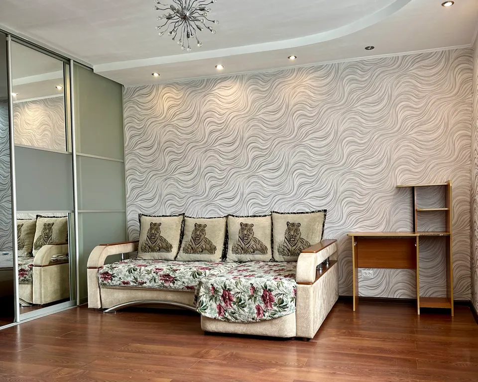 Однокомнатная квартира-студия класса люкс — аренда посуточно в Магадан