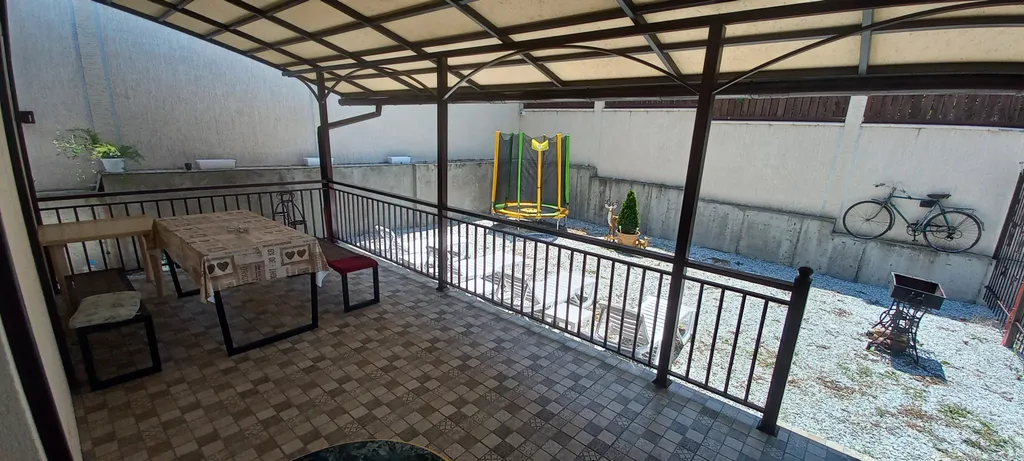 Коттедж Часть дома с бассейном у моря — Геленджик