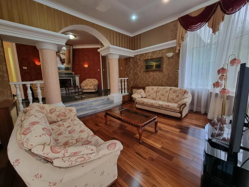 Вилла с бассейном и видом на море