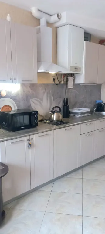 Большая двухкомнатная квартира в центре Адлера