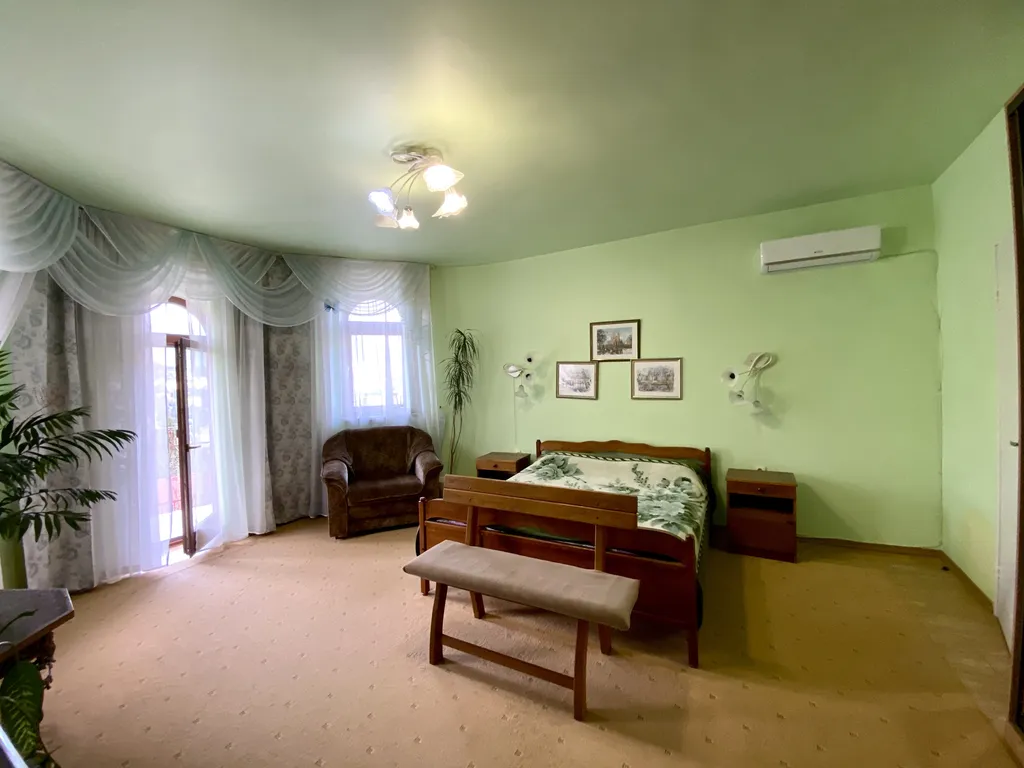 Дом в центре с видом на море