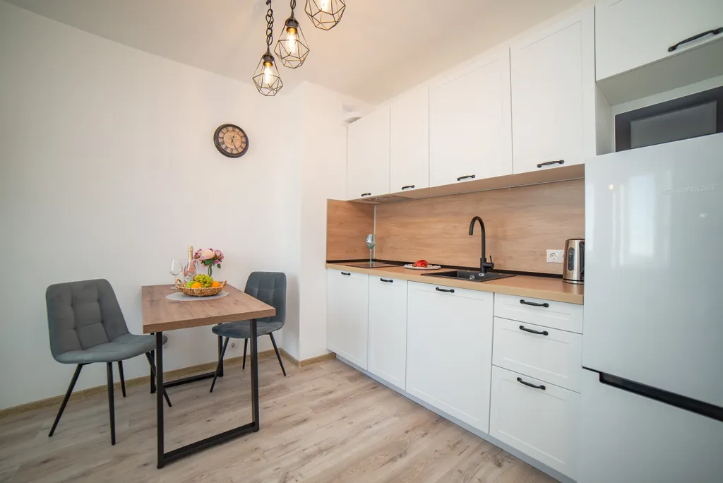 Евро 2К на Академика Ландау 36 для 4 гостей