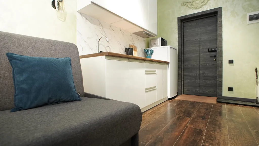 Просторная и уютная студия с балконом, идеальный вид на горы, центр