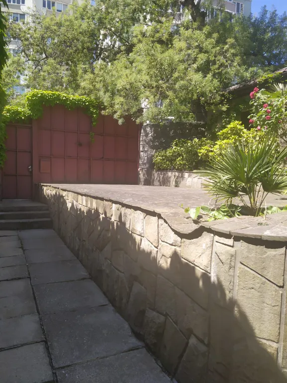 Бутовый дом на участке 5 соток