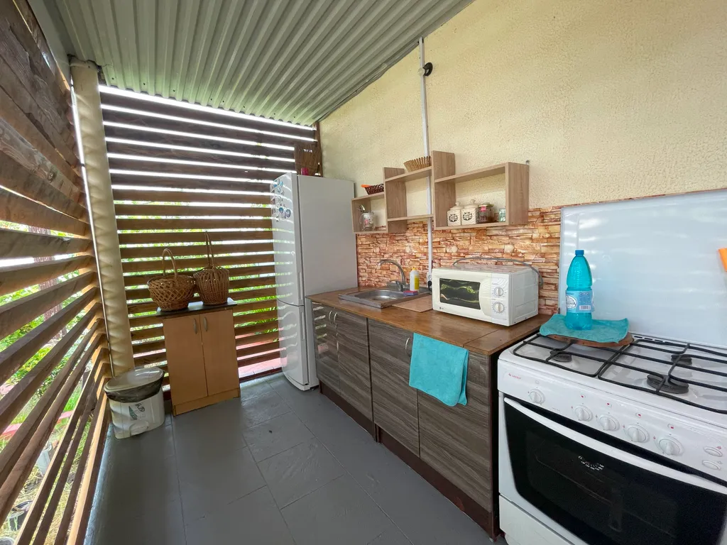 Комната под ключ на первом этаже с кондиционером