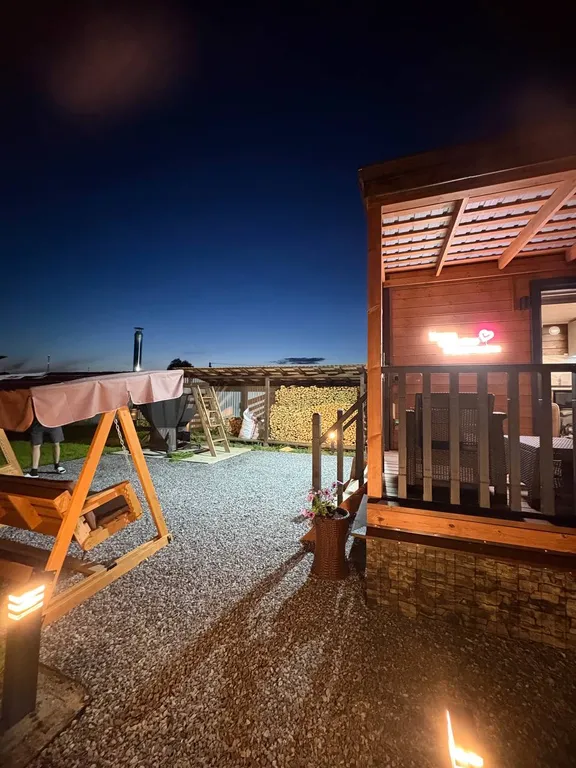 Уютный домик в тихом месте у реки