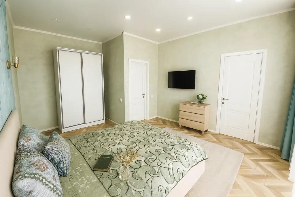 Трехэтажный коттедж с баней и бассейном