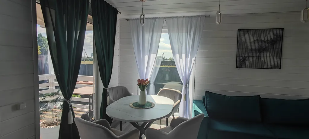 Домик у реки: банный чан, костёр, беседка с мангалом