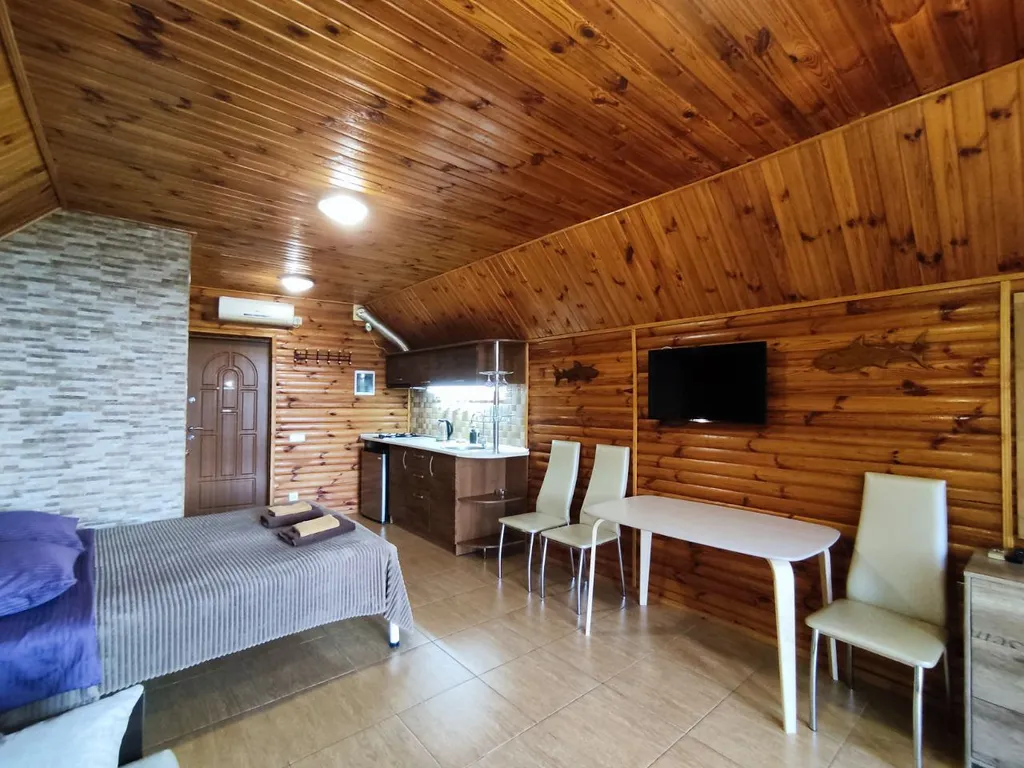 Студия с балконом и панорамными окнами