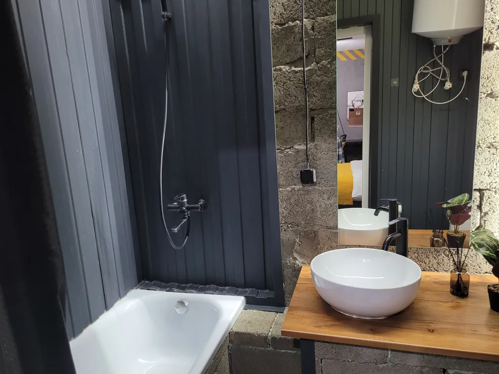 Апартамент лофт чернобелое