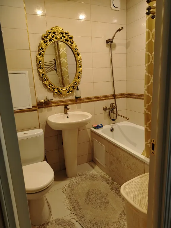 Двухкомнатная квартира на первом этаже в центре Адлера