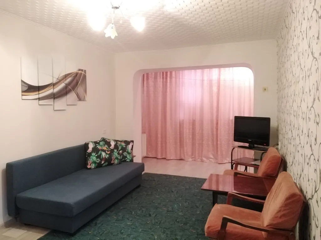 рядом море, песчаный пляж, яхт-клуб