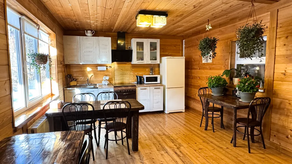 Часть дома с видом на горы