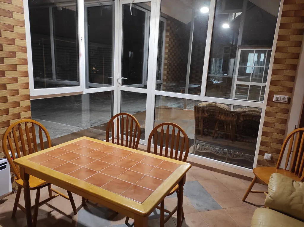 Коттедж с баней и бассейном на участке 6 соток