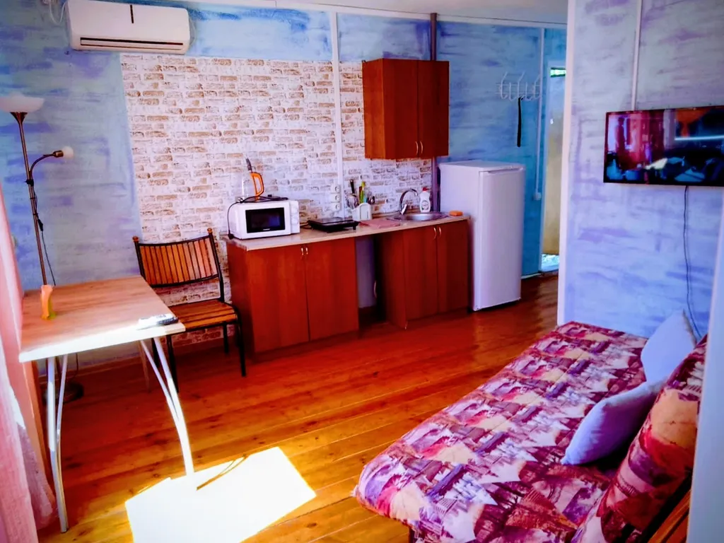 Двухкомнатный этаж, с детской кроваткой, вид на море и горы