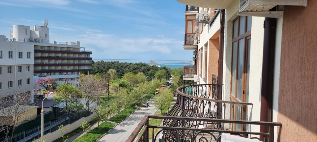 Квартира Просторная светлая квартира с большим балконом и видом на море, горы, закат — Геленджик