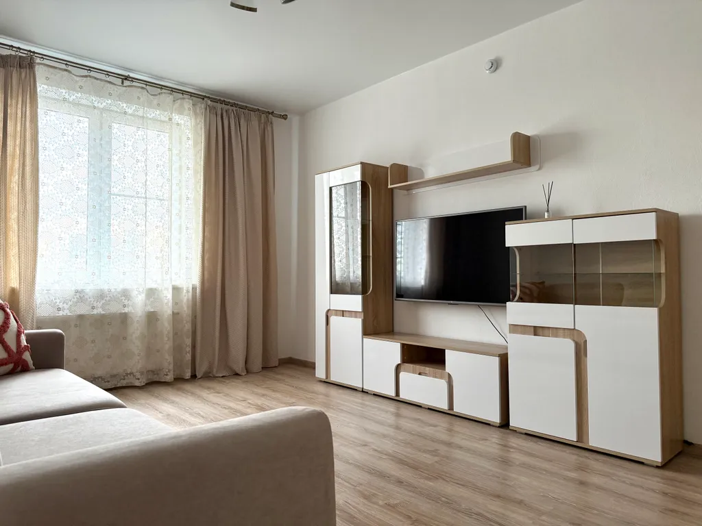 Комфортная квартира с детской кроваткой