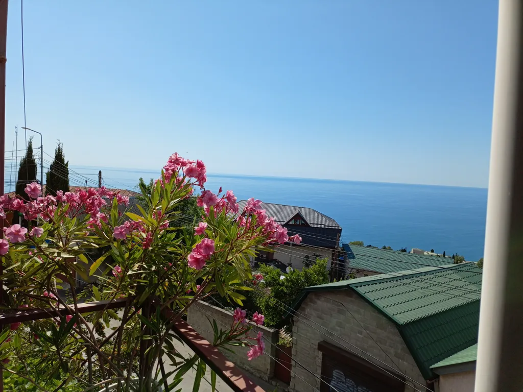 Уютная небольшая  студия, с видом на море и  на вершину Ай-Петри.