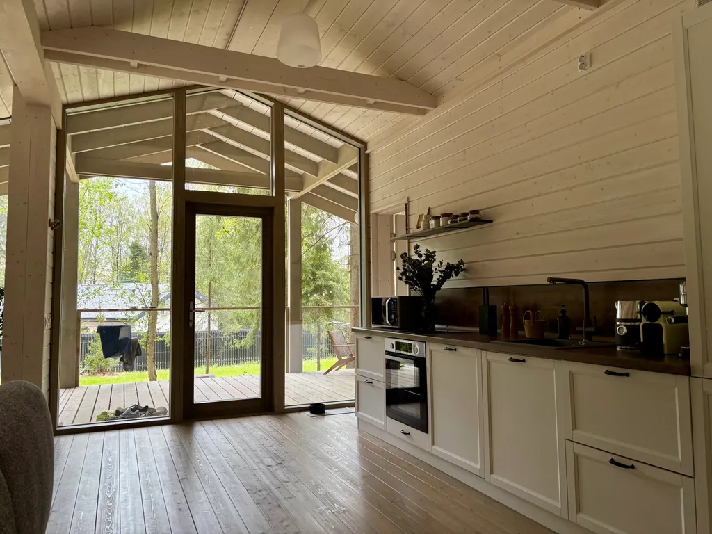 Стильный домик в лесу рядом с Икшинским водохранилищем