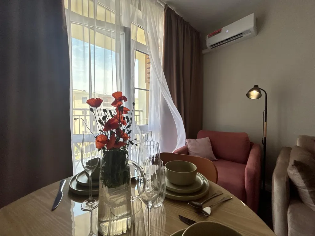 Студия с бассейном