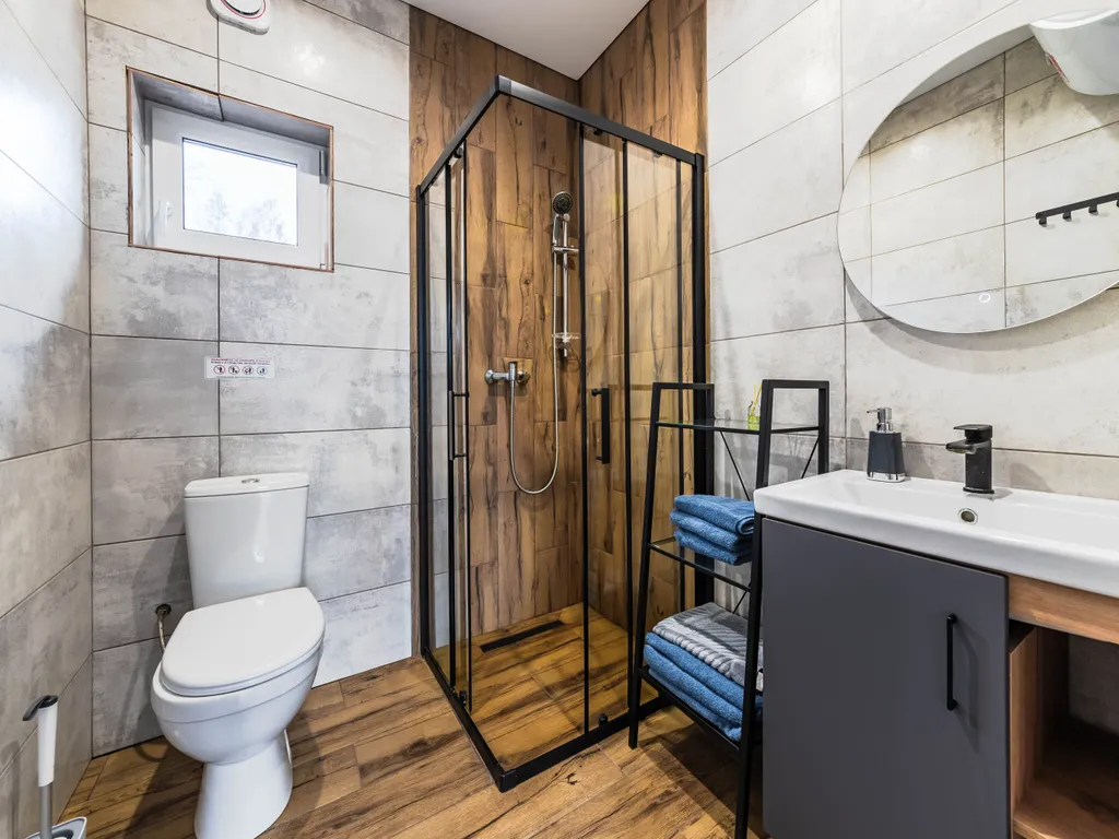 Новый современный дом с просторной кухней-гостиной