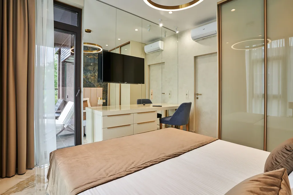 Метрополь ЛаМар (3-х комн люкс) апартаменты с балконом и бассейном на