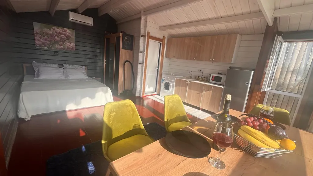 Коттедж Коттедж Бунгало на первой линии моря — Сухум