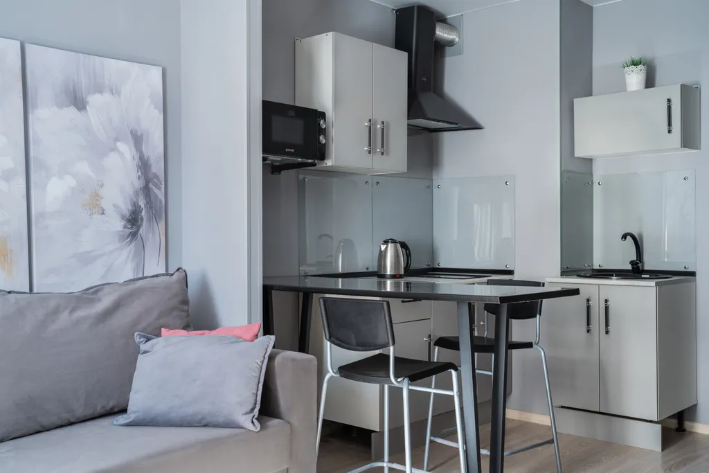 Дизайнерская комфортная студия у Финского залива в окружении леса