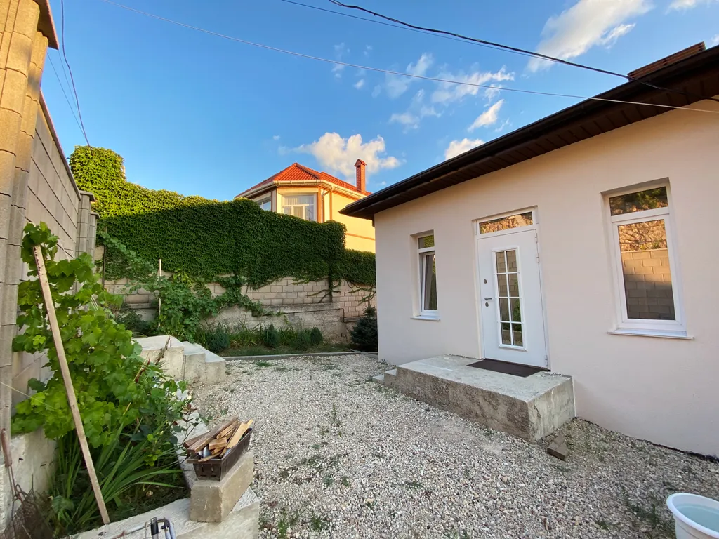 Квартира Квартира Новая студия с личным двориком и парковкой — Севастополь