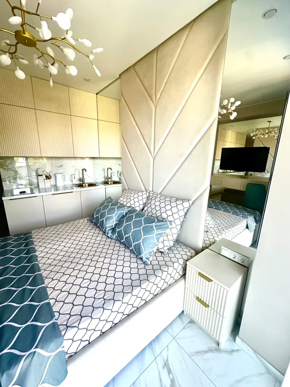 Дизайнерская квартира возле моря с балконом