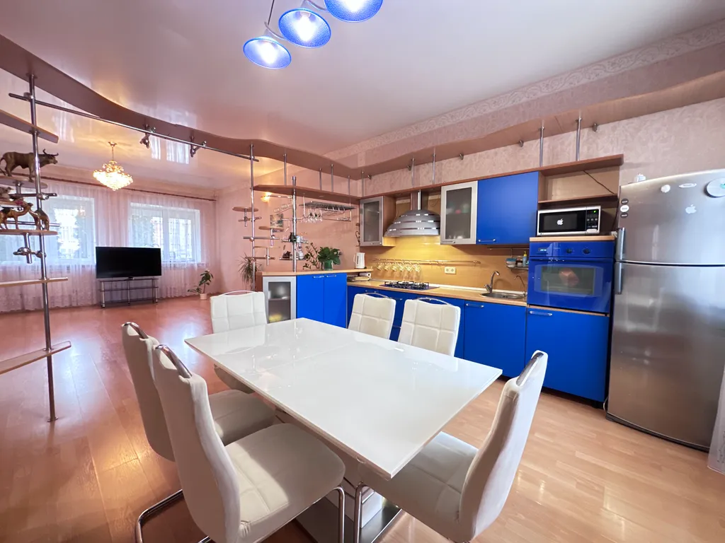 Коттедж Дом в центре Энгельса — аренда посуточно в Энгельс