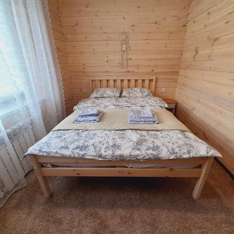 Гостевой дом в сосновом лесу в 15 минутах от курорта Манжерок