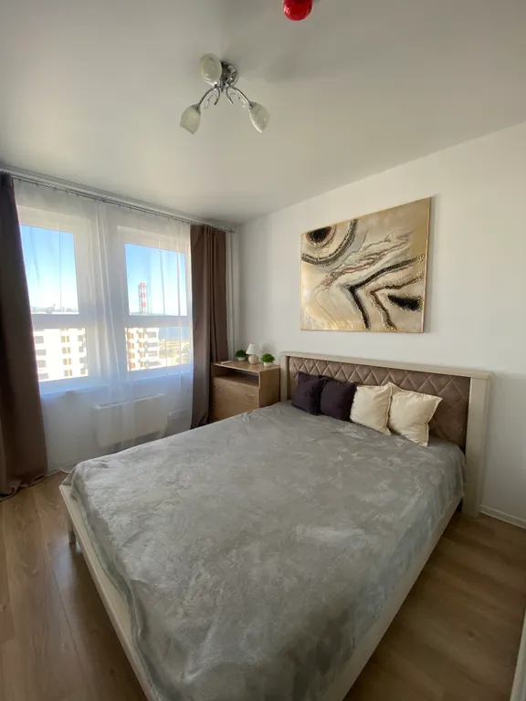 С видом на море, Григорьева