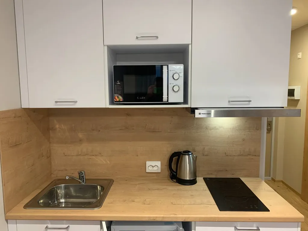 Апартаменты у метро с кухонной зоной и панорамными окнами