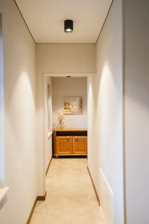 Красивый современный апартамент с 3 спальнями. Камин. Терраса. Горы.