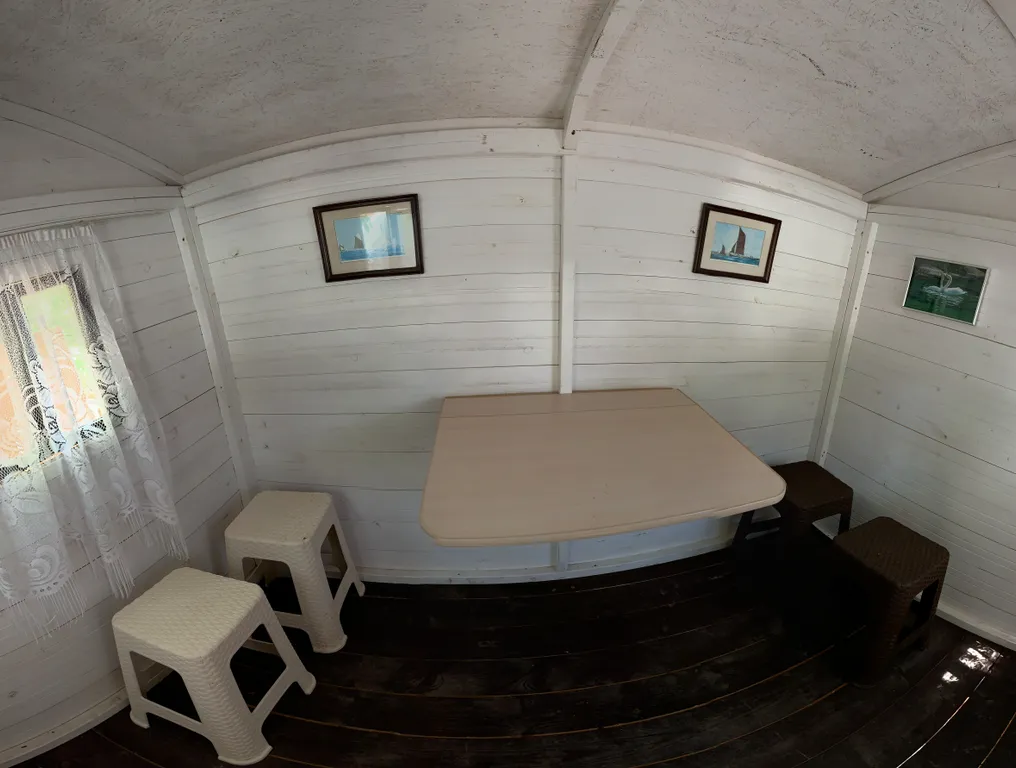 Коттедж Добротный кирпичный дом со своим двором в усадьбе Можжевеловый дворик — Айвовое