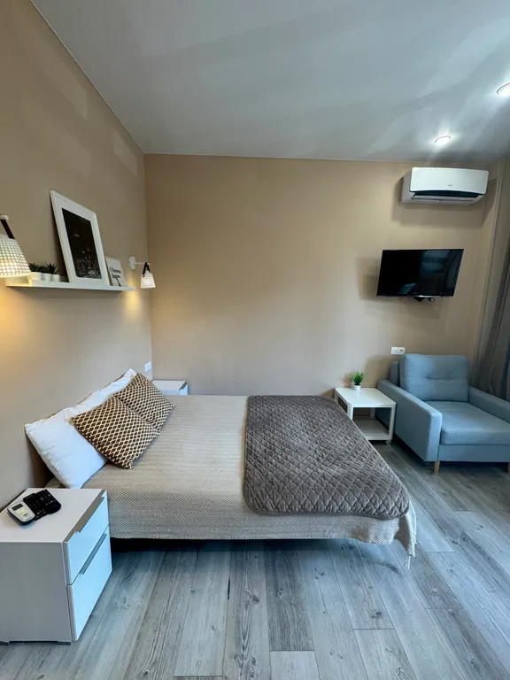 Светлая уютная студия с видом на горы