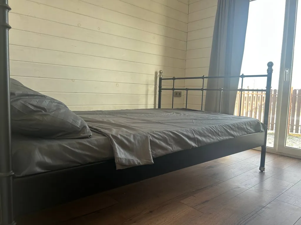 Барн с баней и чаном у озера