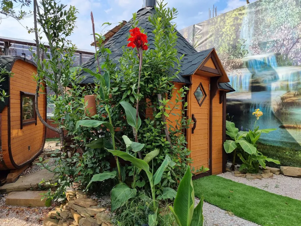 Дом Шилтон Виладж с бассейном, баней и джакузи